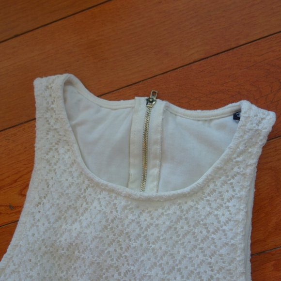 White Layered Floral Lace FormFitting Short Elegant Sexy Cocktail Dress Size XS - Picture 4 of 15